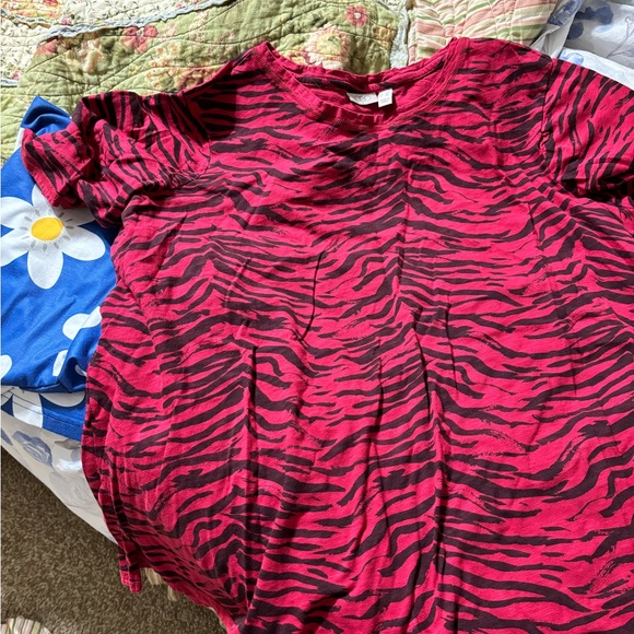 LOGO by Lori Goldstein Crimson and Ebony Top - Picture 3 of 3